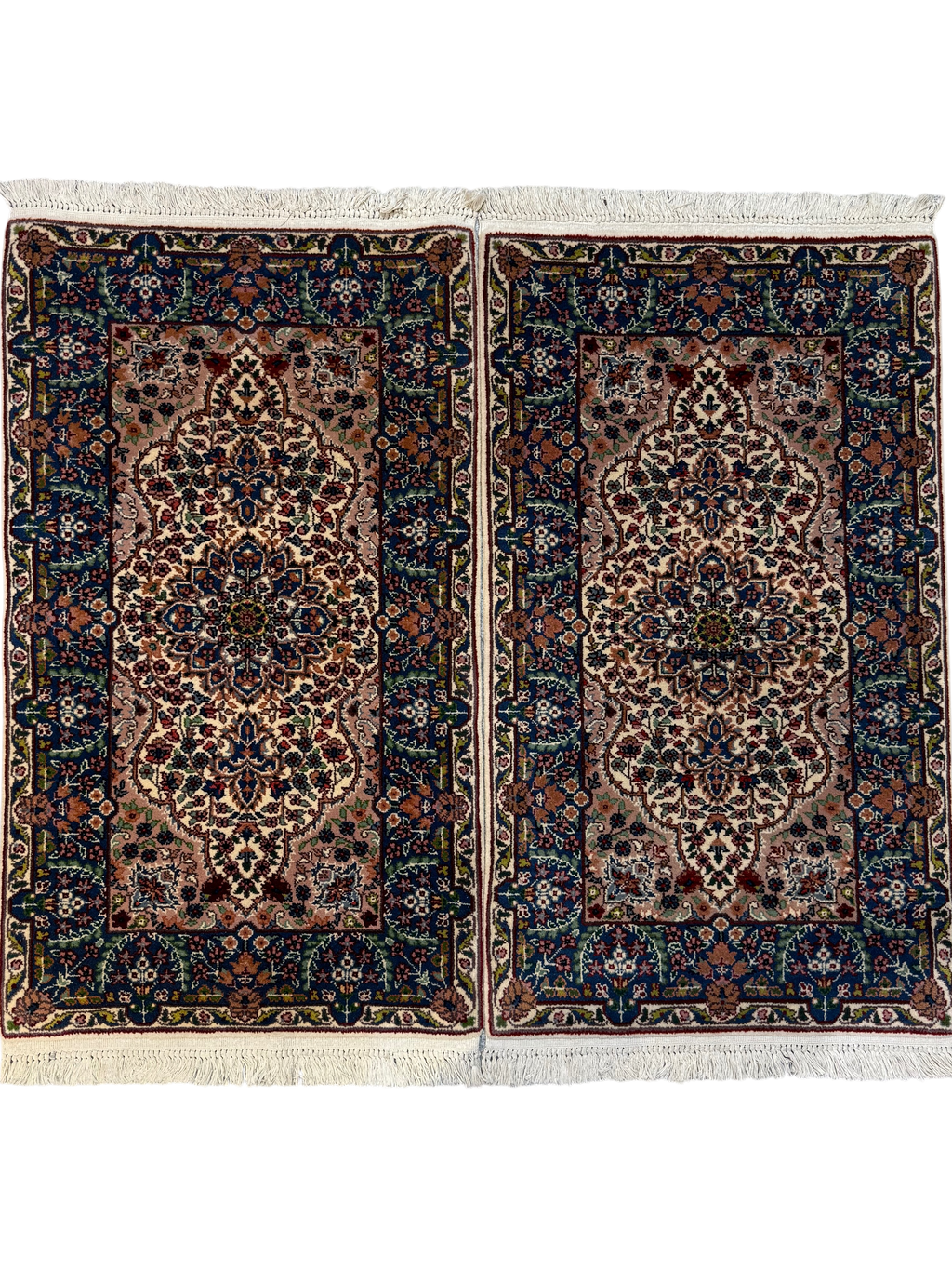 Berkana 106x61 cm, coppia di scendiletto con medaglione floreale e bordura blu scuro