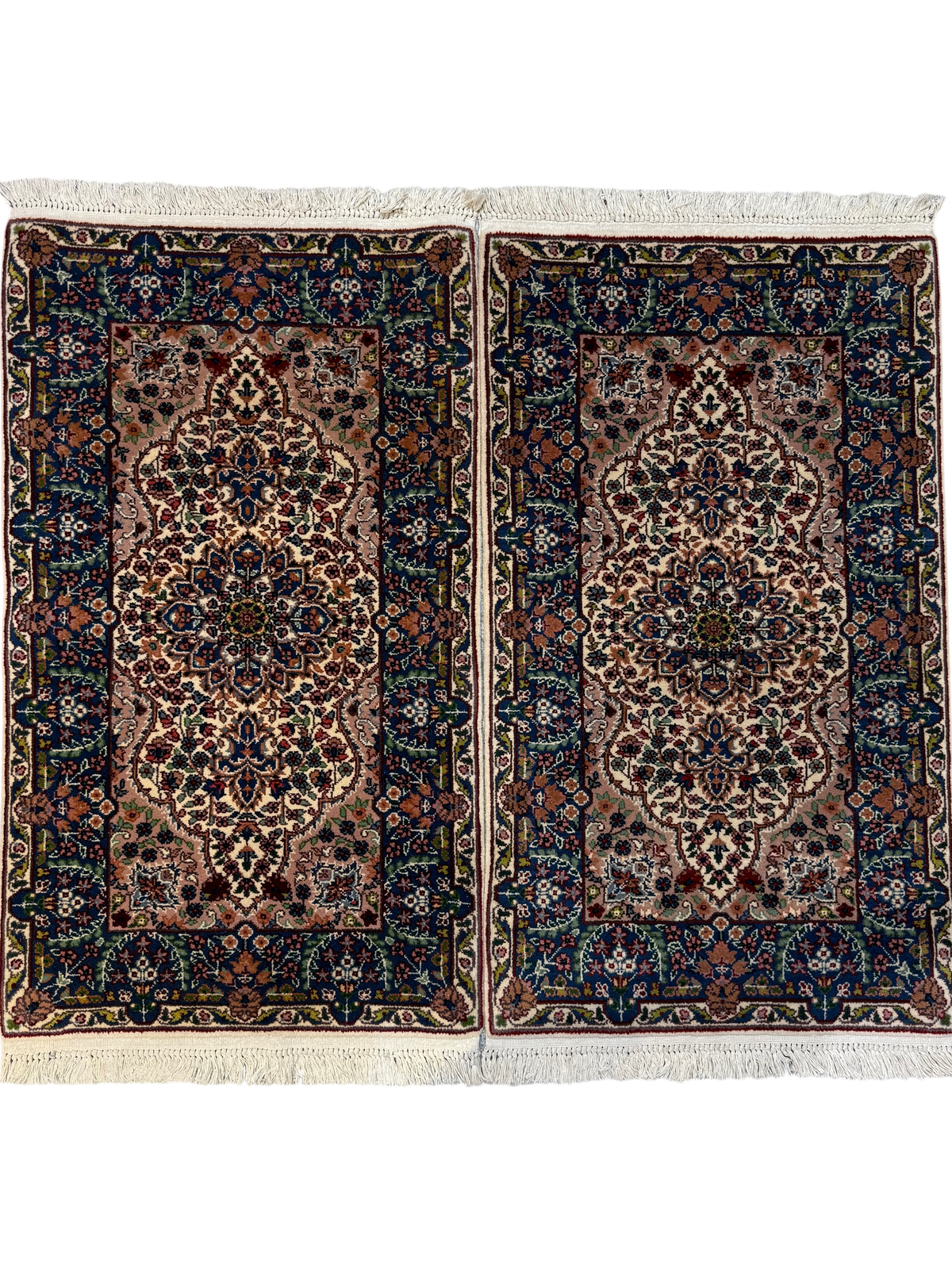 Berkana 106x61 cm, coppia di scendiletto con medaglione floreale e bordura blu scuro