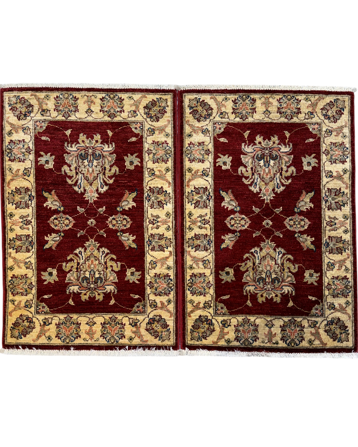 Coppia di scendiletto Choobi 90x60 cm con fondo rosso bordeaux e motivi floreali