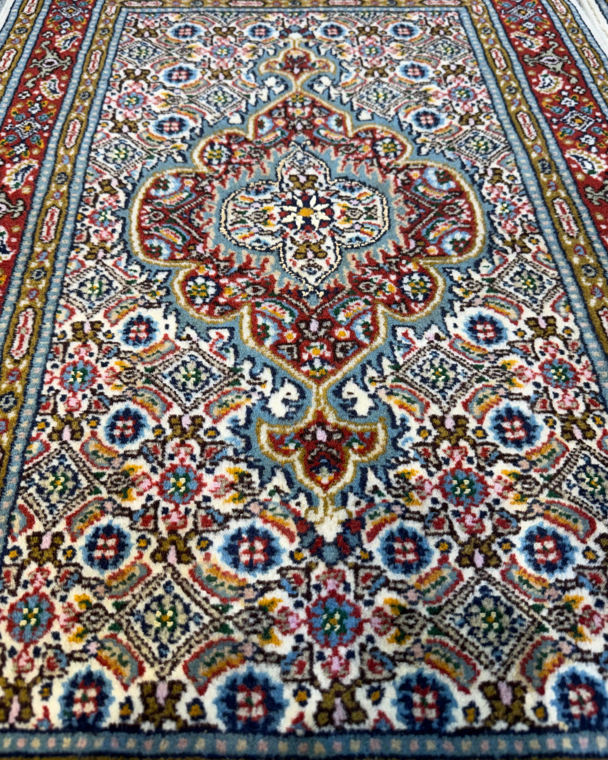 Coppia di scendiletto Mood misto seta 90x60 cm con medaglione centrale e motivi floreali