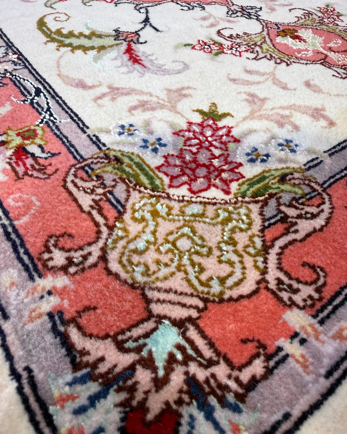 Coppia di scendiletto Tabriz 60 Raj misto seta 88x60 cm con medaglione rosa su fondo avorio