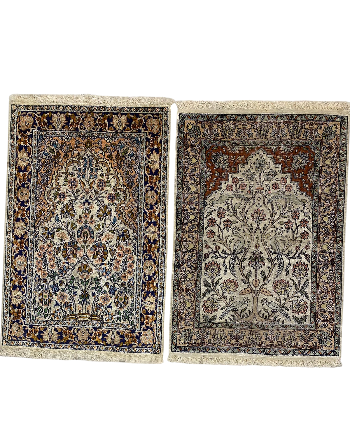 Coppia di tappeti Srinagar usati 88x58 cm con raffinati motivi floreali su fondo chiaro