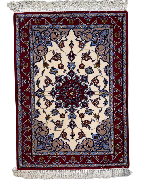 Esfahan misto seta 100x73 cm, scendiletto con medaglione rosso e motivi floreali su fondo avorio