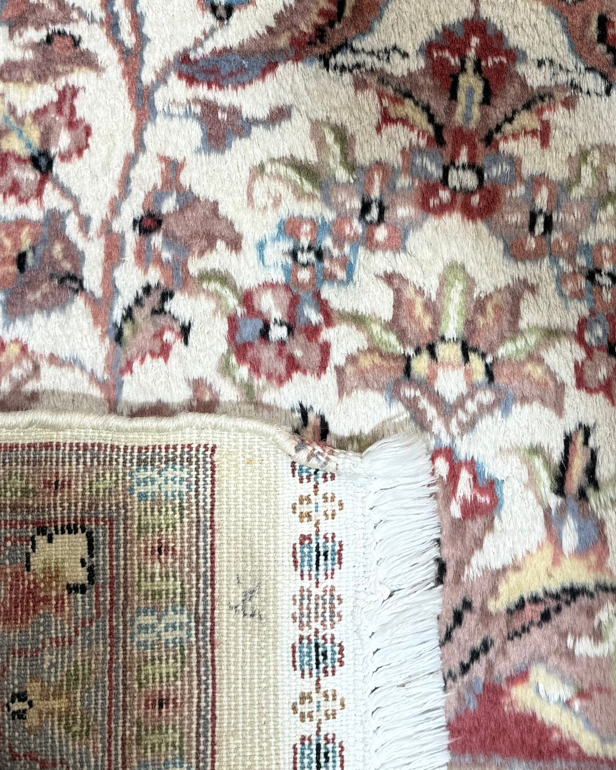 Islamabad 90x62 cm, coppia di scendiletto con motivi floreali, uccelli e animali su fondo avorio