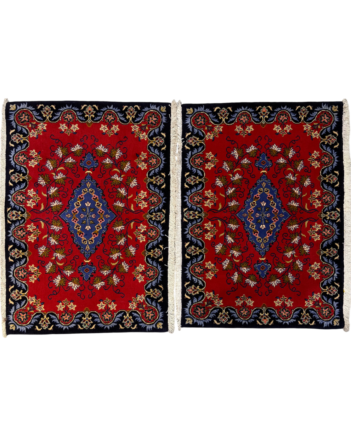 Coppia di scendiletto Kashan 67x95 cm con fondo rosso e medaglione centrale blu