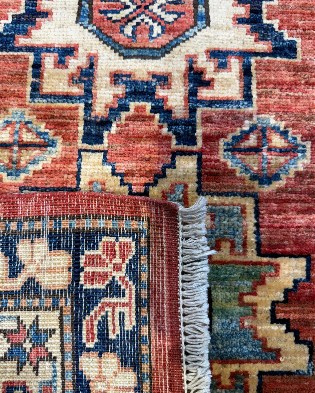 Kazak 100x63 cm, coppia di scendiletto con medaglioni geometrici su fondo rosso mattone