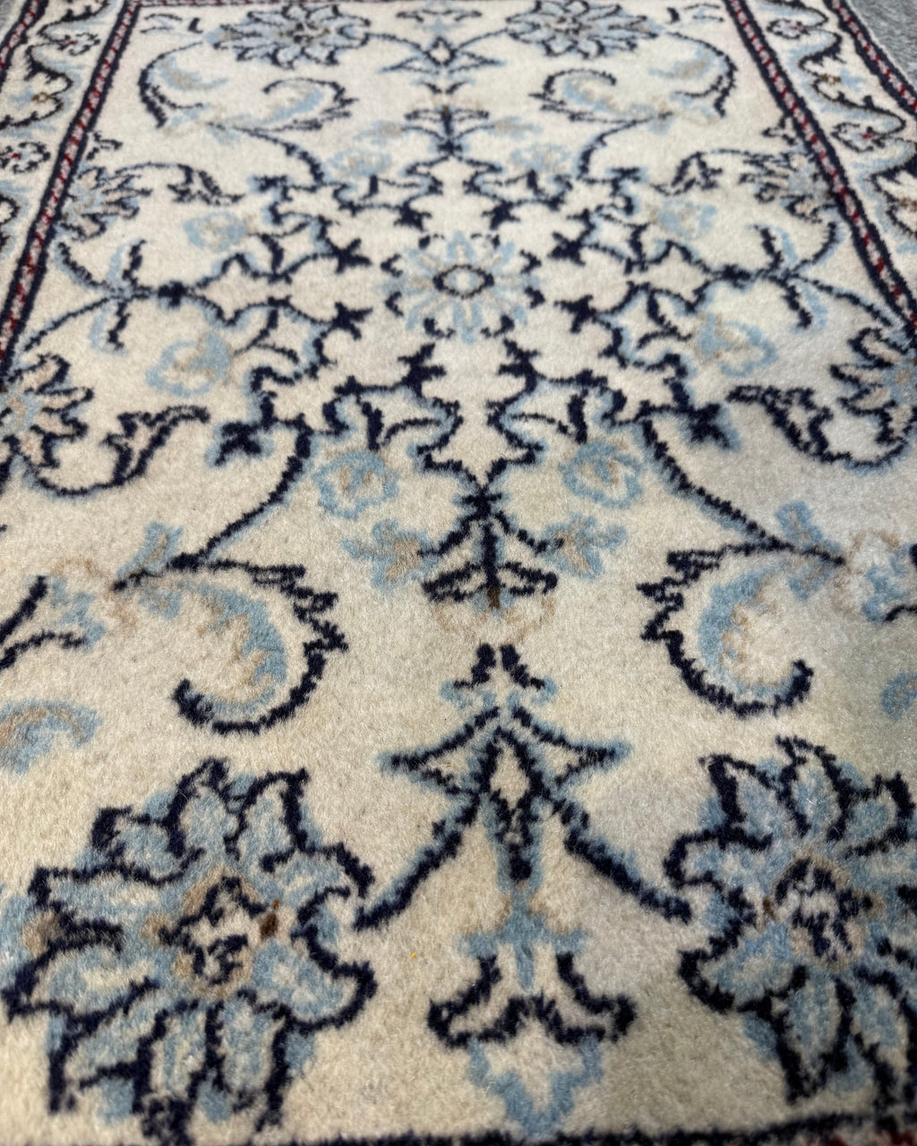 Nain 90x60 cm, scendiletto avorio e azzurro con raffinati motivi floreali