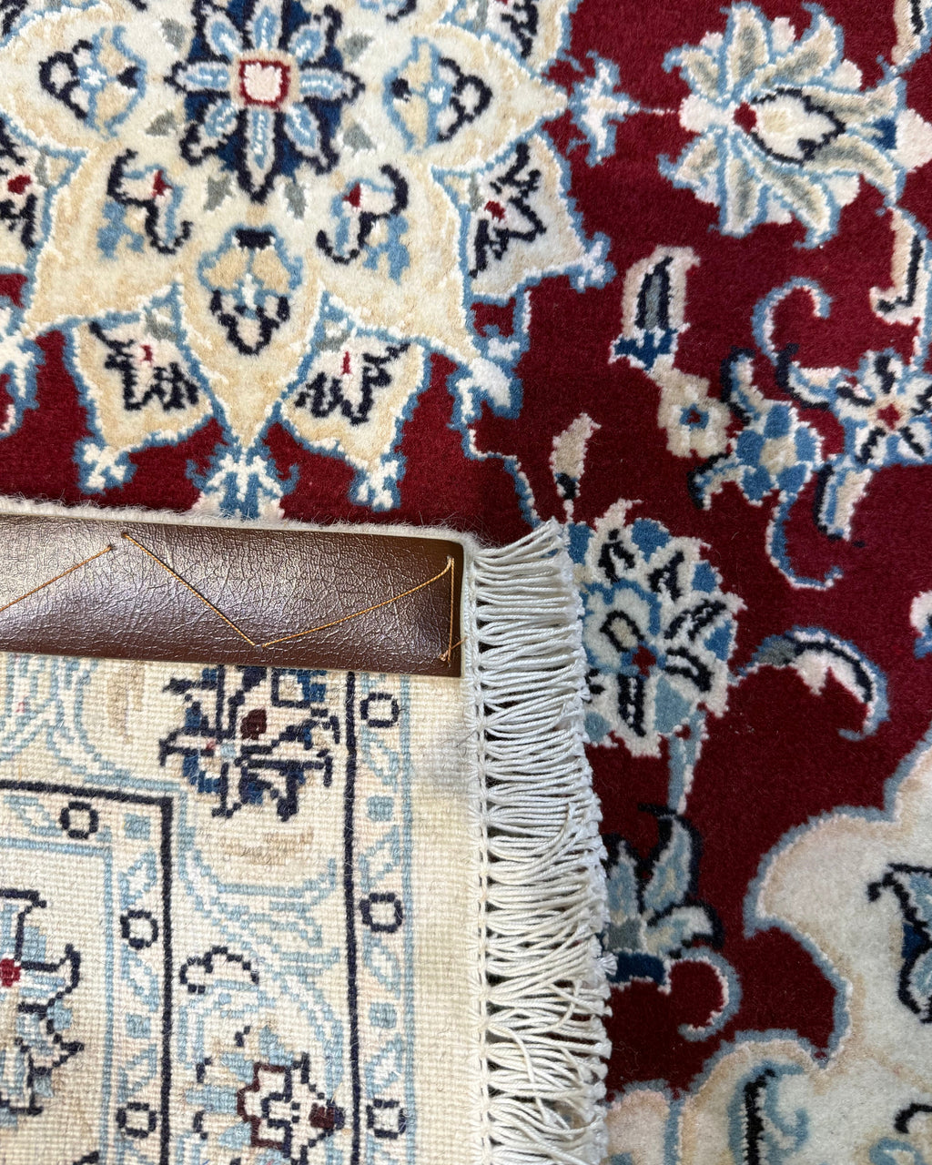 Nain 9La 95x53 cm, coppia di scendiletto bordeaux e avorio con medaglione e motivi floreali