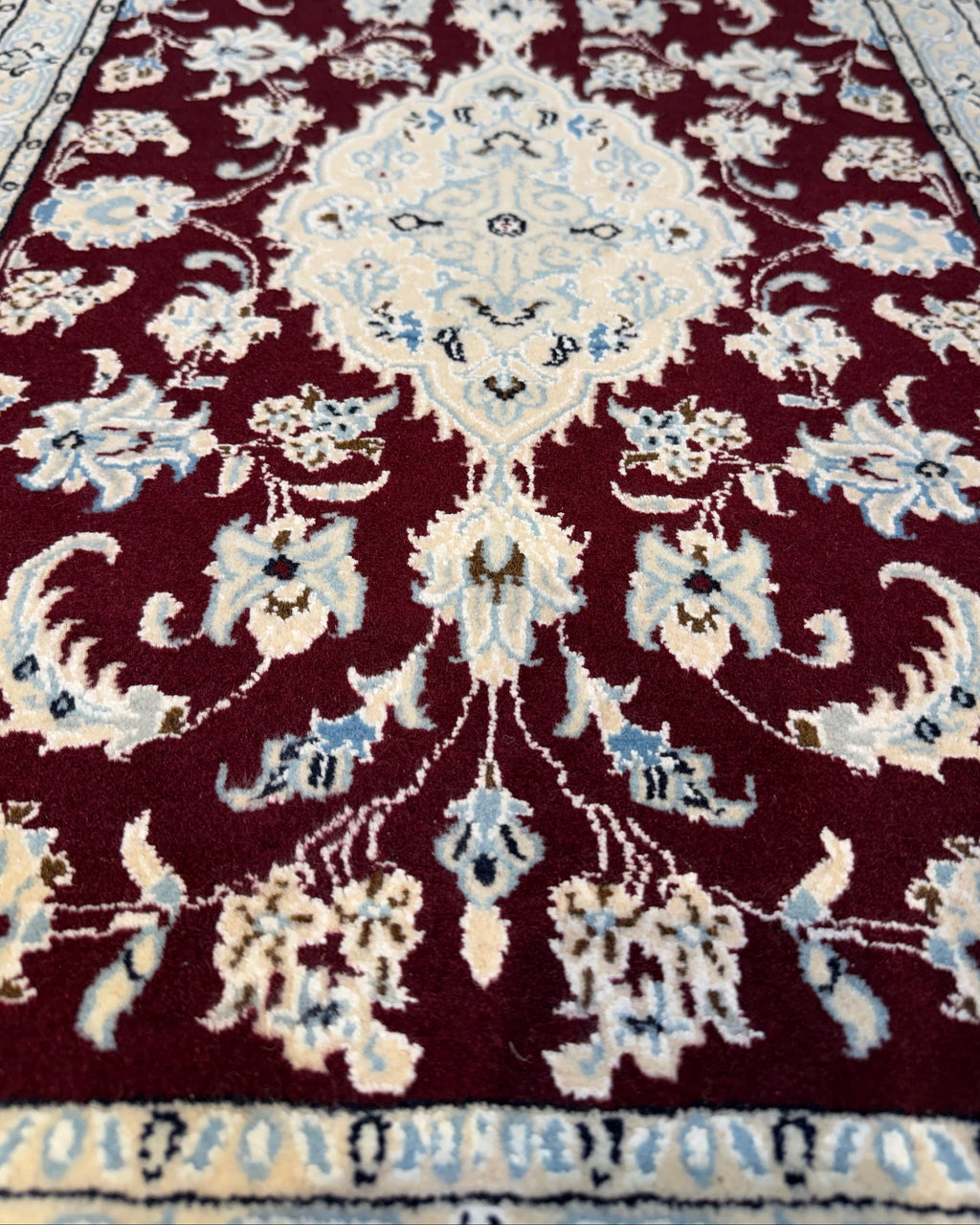 Coppia di scendiletto persiani Nain misto seta 90x58 cm bordeaux e avorio