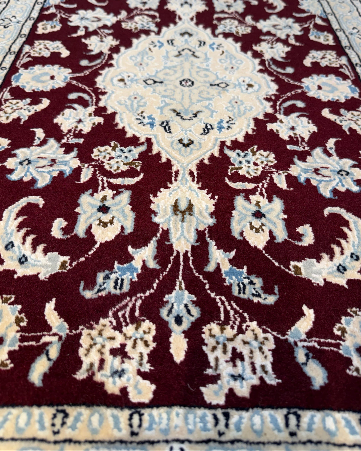 Coppia di scendiletto persiani Nain misto seta 90x58 cm bordeaux e avorio