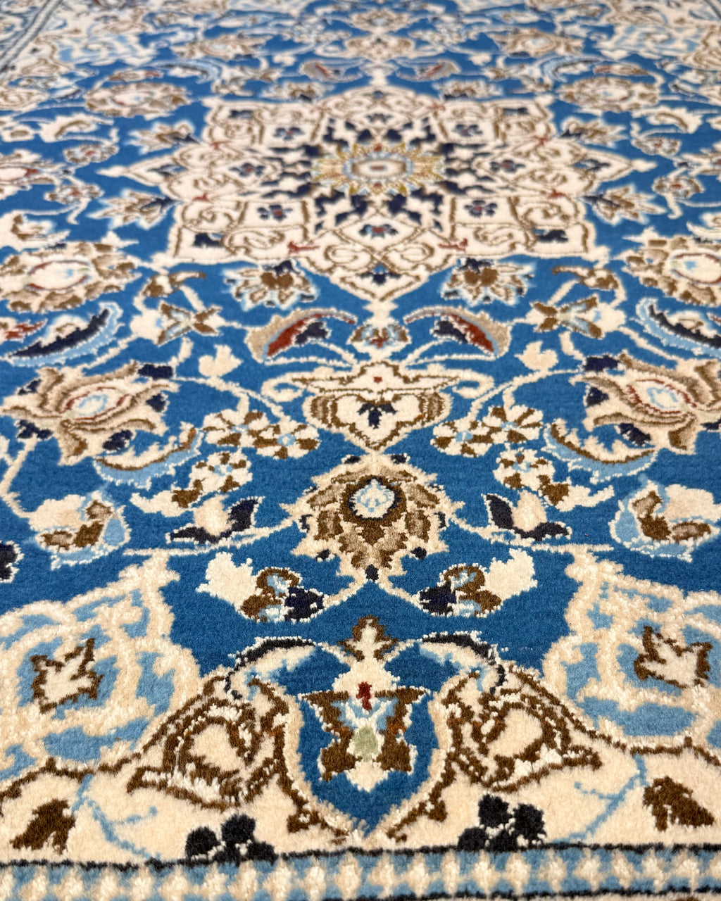 Tappeto persiano Nain misto seta 133x86 cm azzurro