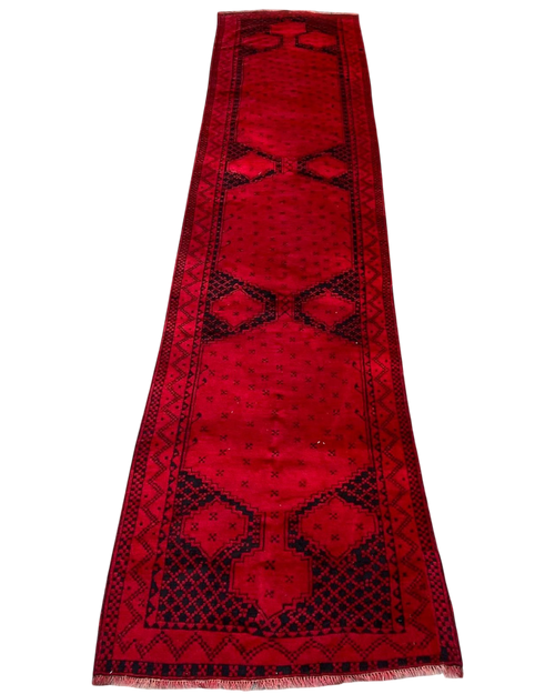 Passatoia orientale usata 420x103 cm con motivi geometrici su fondo rosso