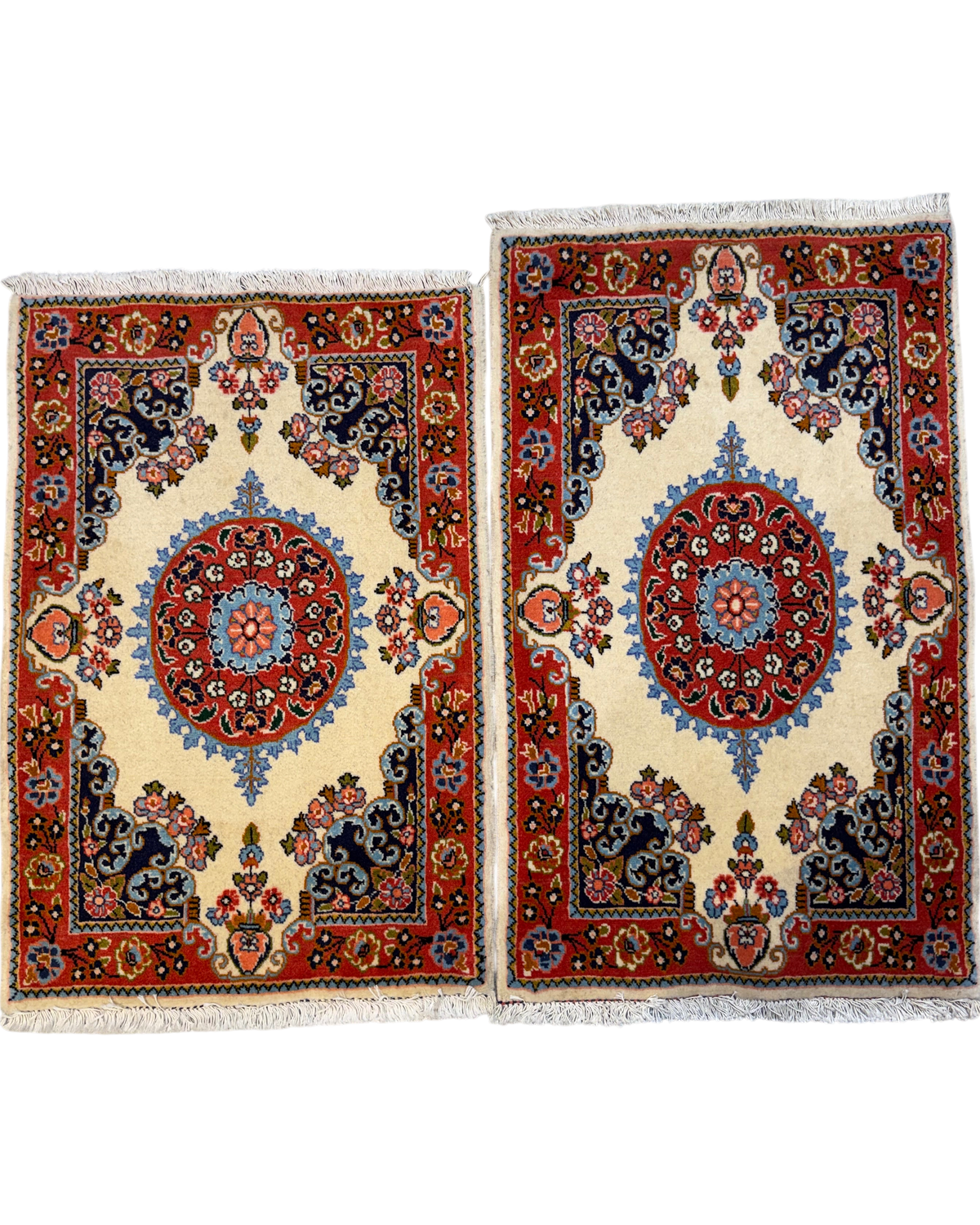 Saruk 90x63 cm - coppia di scendiletto persiani in lana con fondo avorio, bordura rossa e medaglione floreale