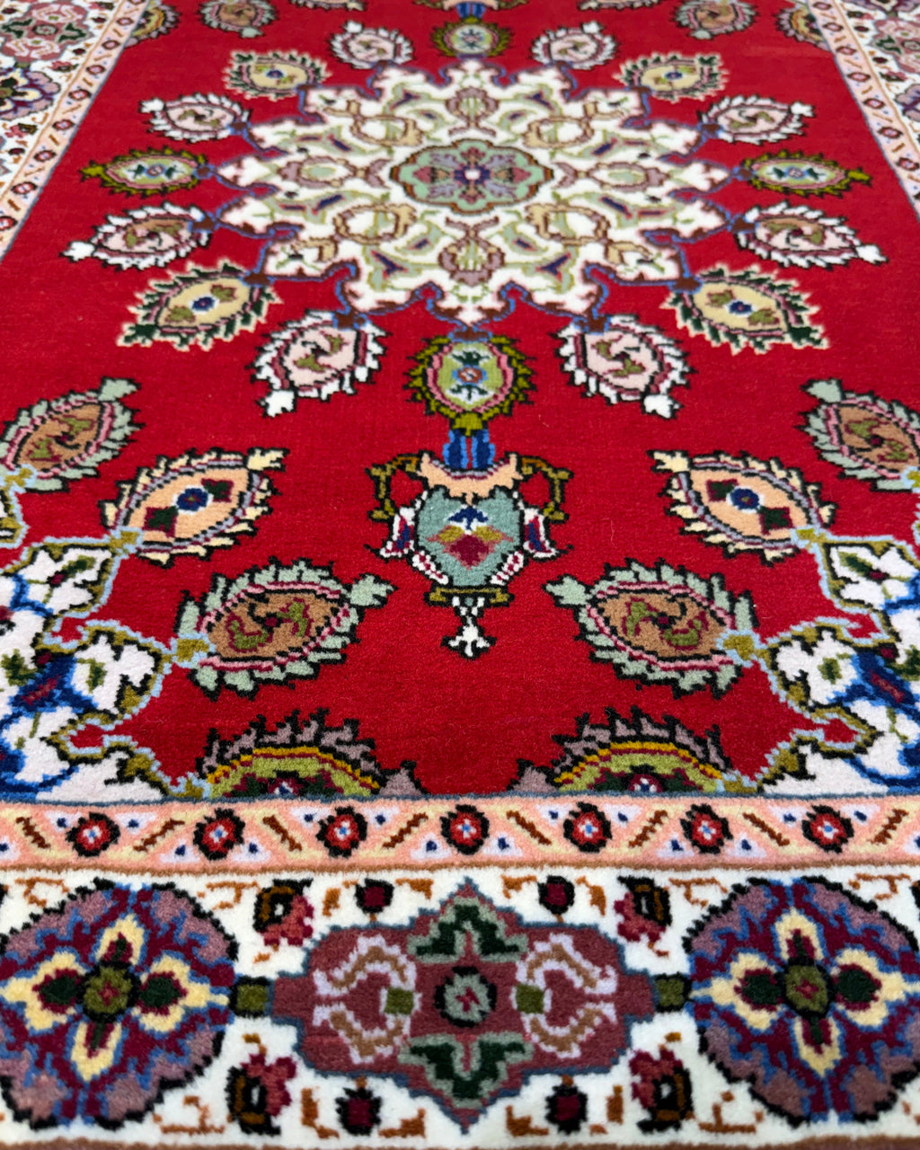 Tappeto persiano Tabriz 60 Raj 94x66 cm rosso con medaglione centrale