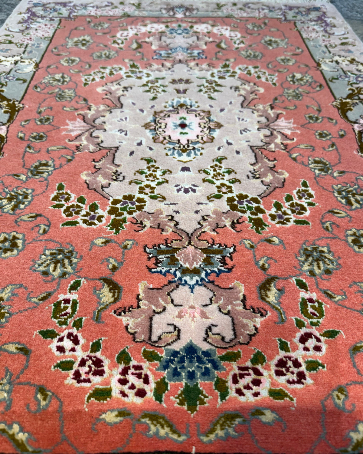 Tappeto persiano Tabriz 60 Raj misto seta 86x60 cm color salmone con medaglione floreale
