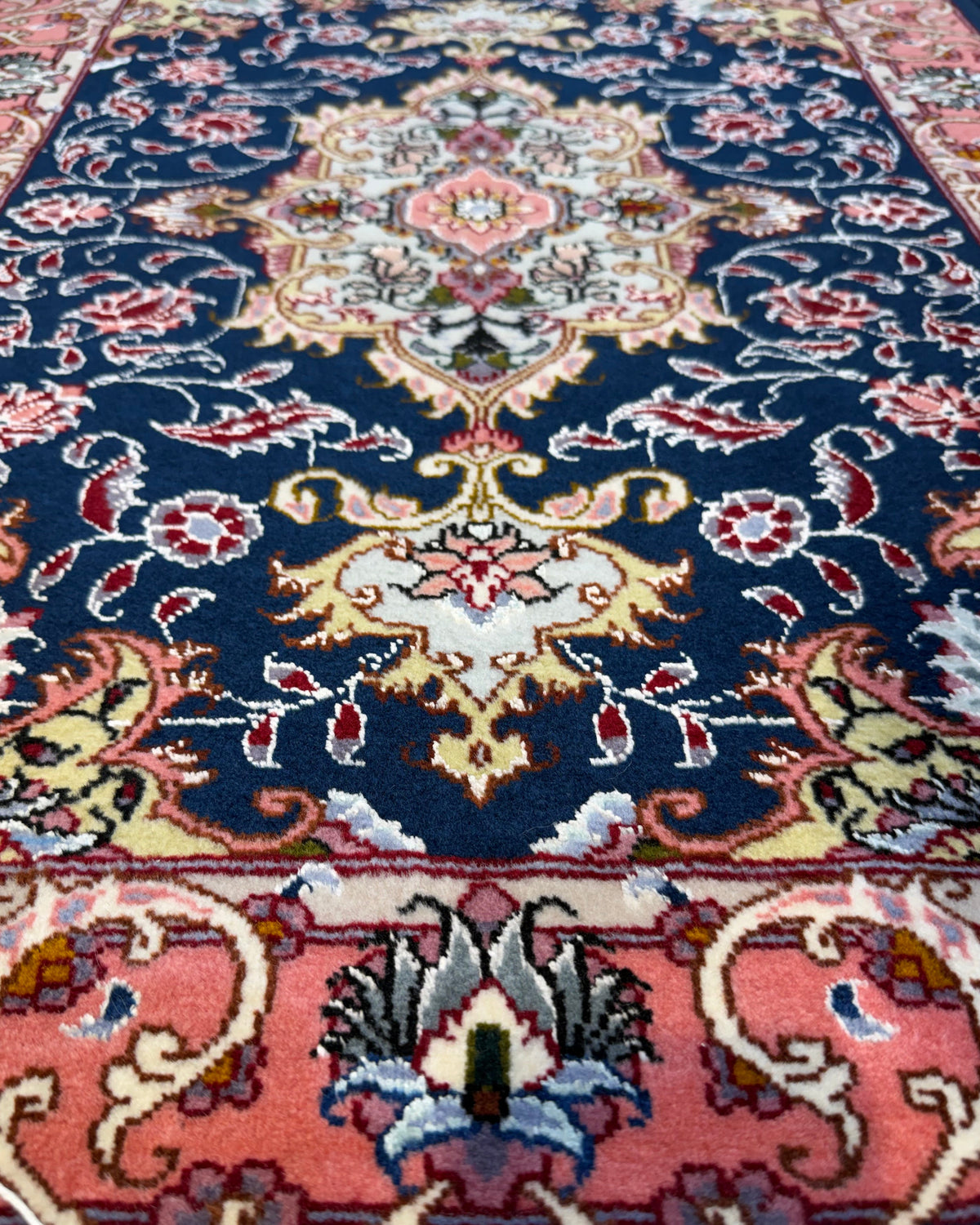 Tabriz 60 Raj misto seta 87x64 cm - coppia di scendiletto persiani blu scuro con medaglione floreale