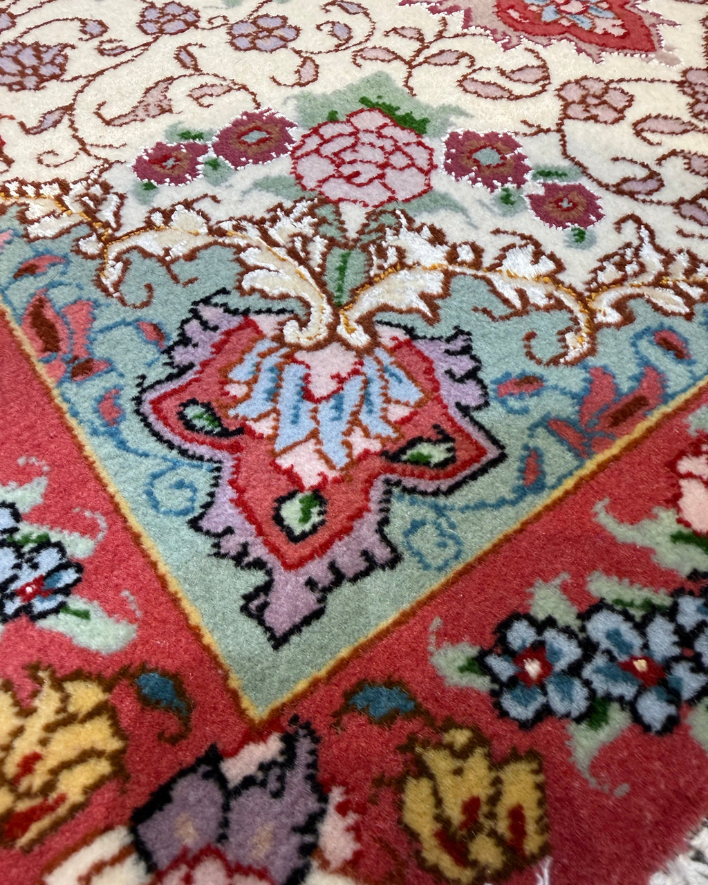 Tabriz 60 Raj misto seta 90x60 cm, coppia di scendiletto con medaglione rosso e motivi floreali
