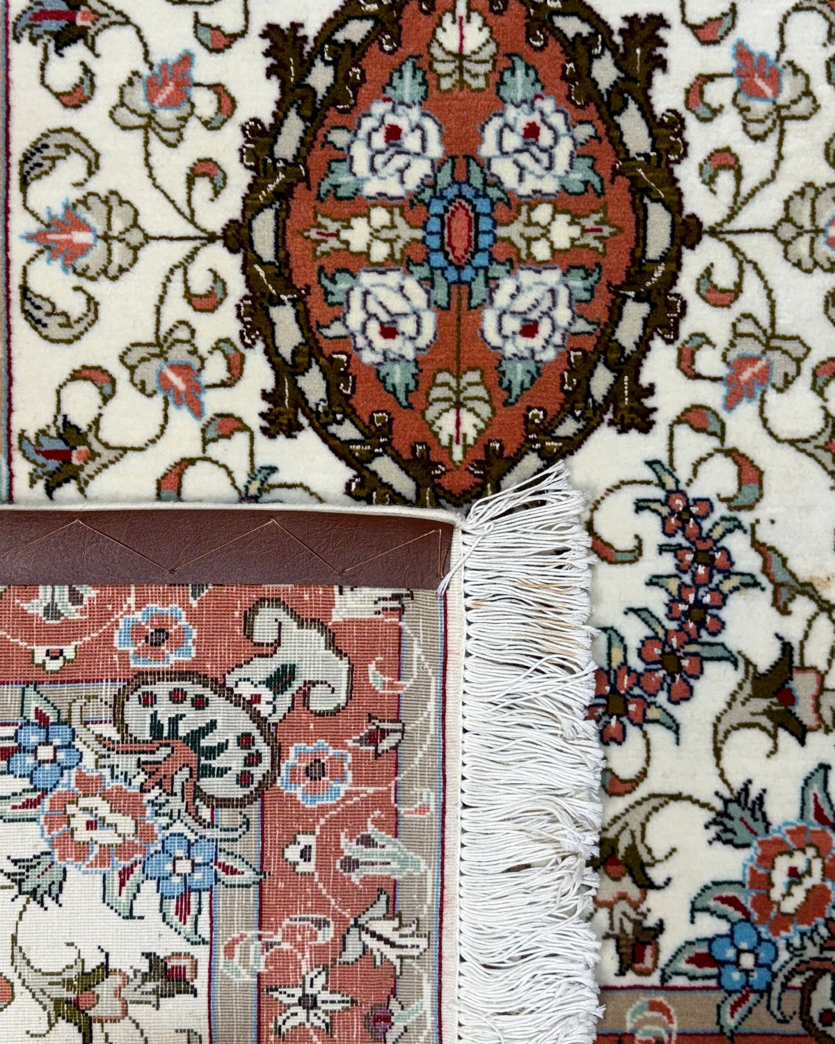 Tabriz 60 Raj misto seta 90x60 cm, coppia di scendiletto avorio e corallo con medaglione floreale