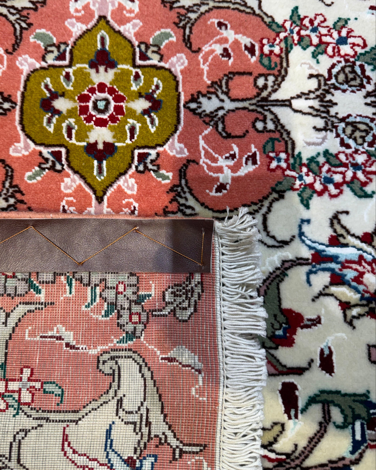 Tabriz 60 Raj misto seta 91x61 cm - coppia di scendiletto persiani corallo e avorio con motivo floreale