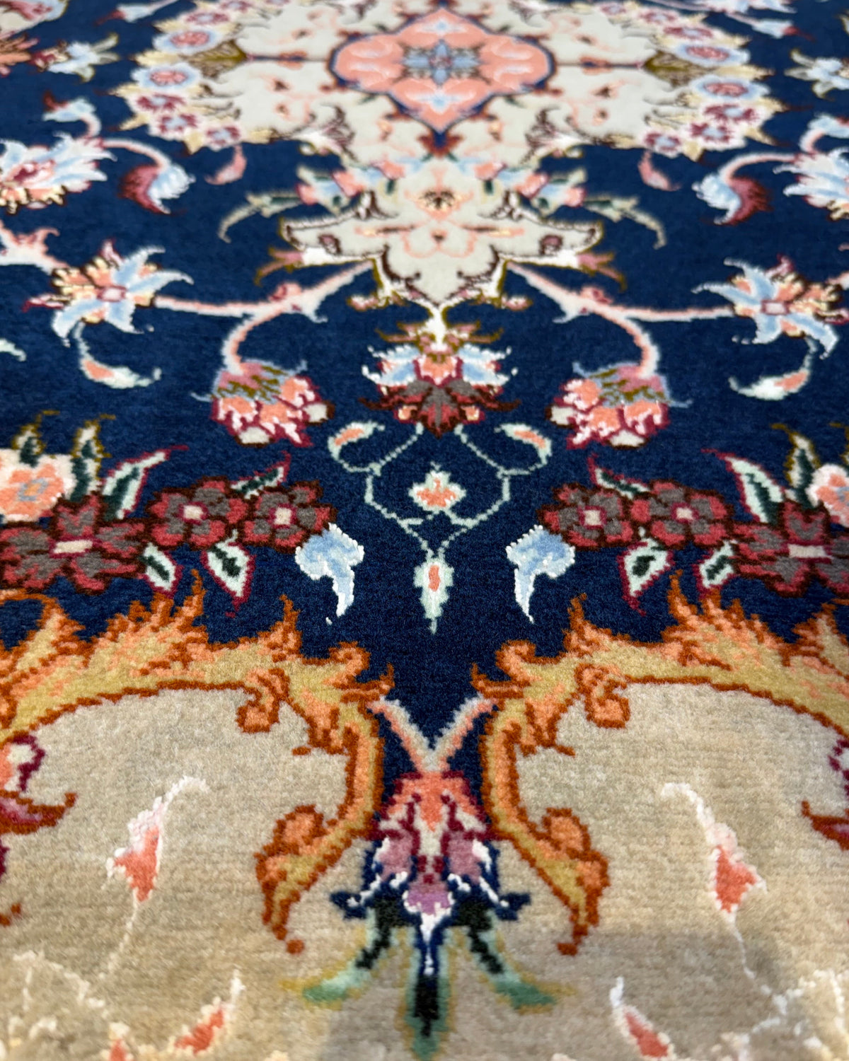 Tabriz 60 Raj misto seta 94x62 cm - coppia di scendiletto persiani blu scuro e beige con medaglione floreale