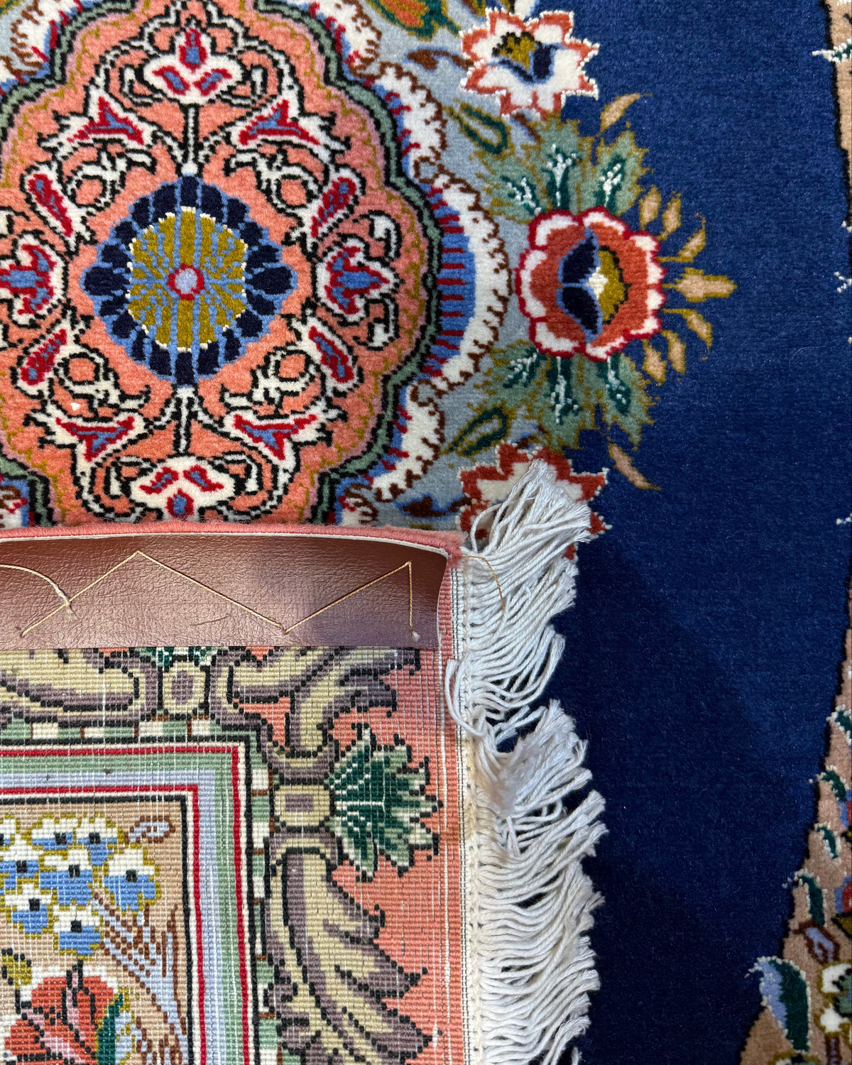 Tabriz 60 Raj misto seta 95x64 cm - coppia di scendiletto persiani blu e salmone con medaglione floreale