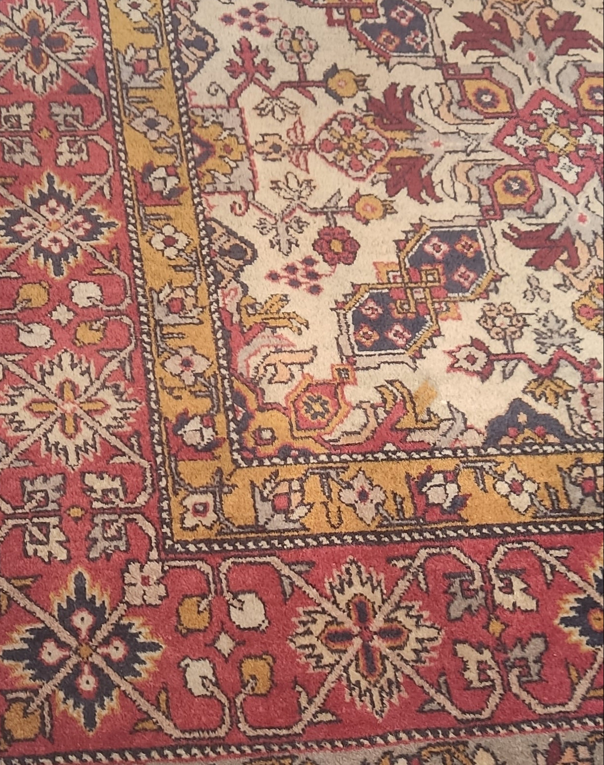 Tappeto Azero annodato a mano 205x135 cm con motivi geometrici caucasici su fondo avorio e bordure rosse decorative