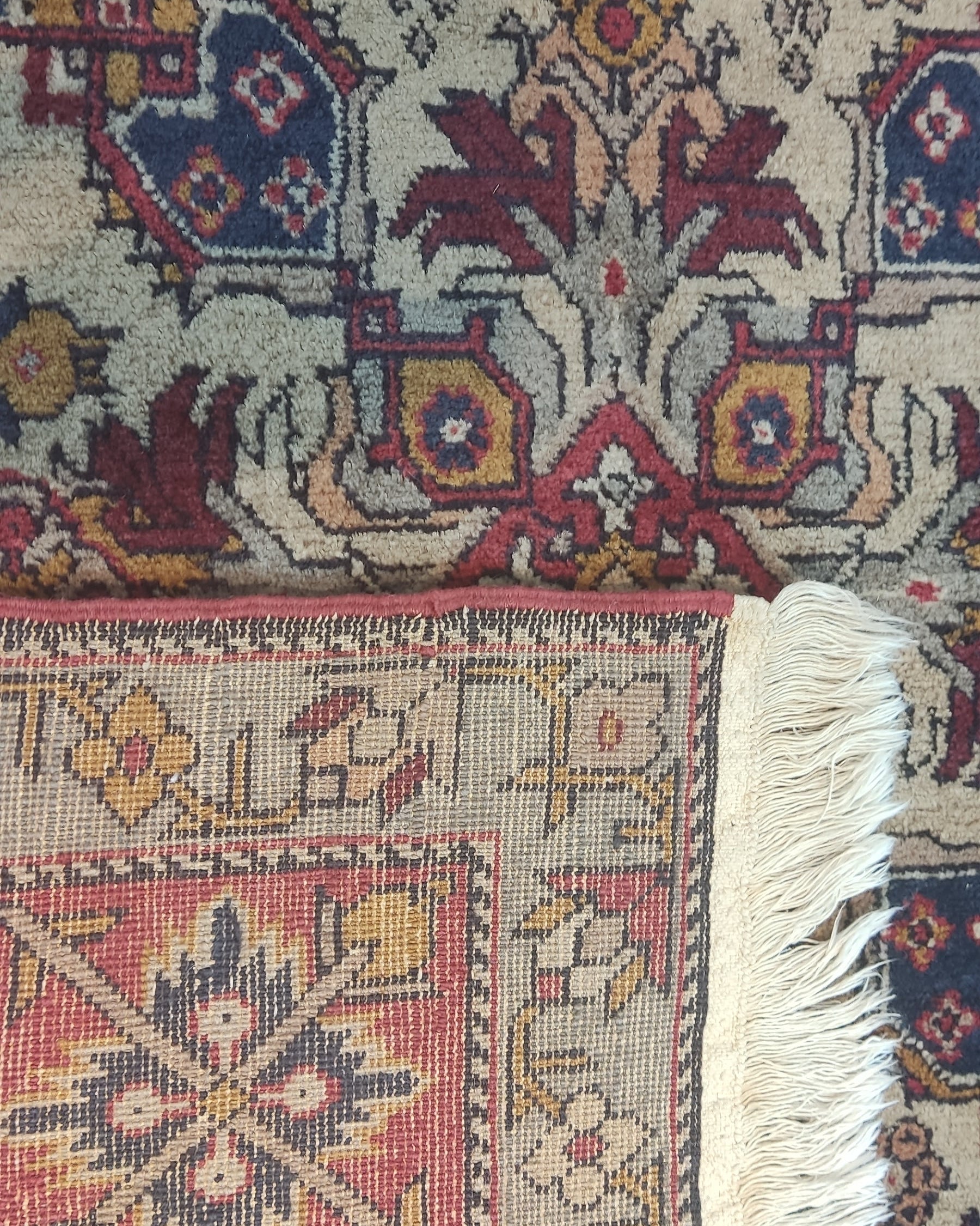 Tappeto Azero annodato a mano 205x135 cm con motivi geometrici caucasici su fondo avorio e bordure rosse decorative