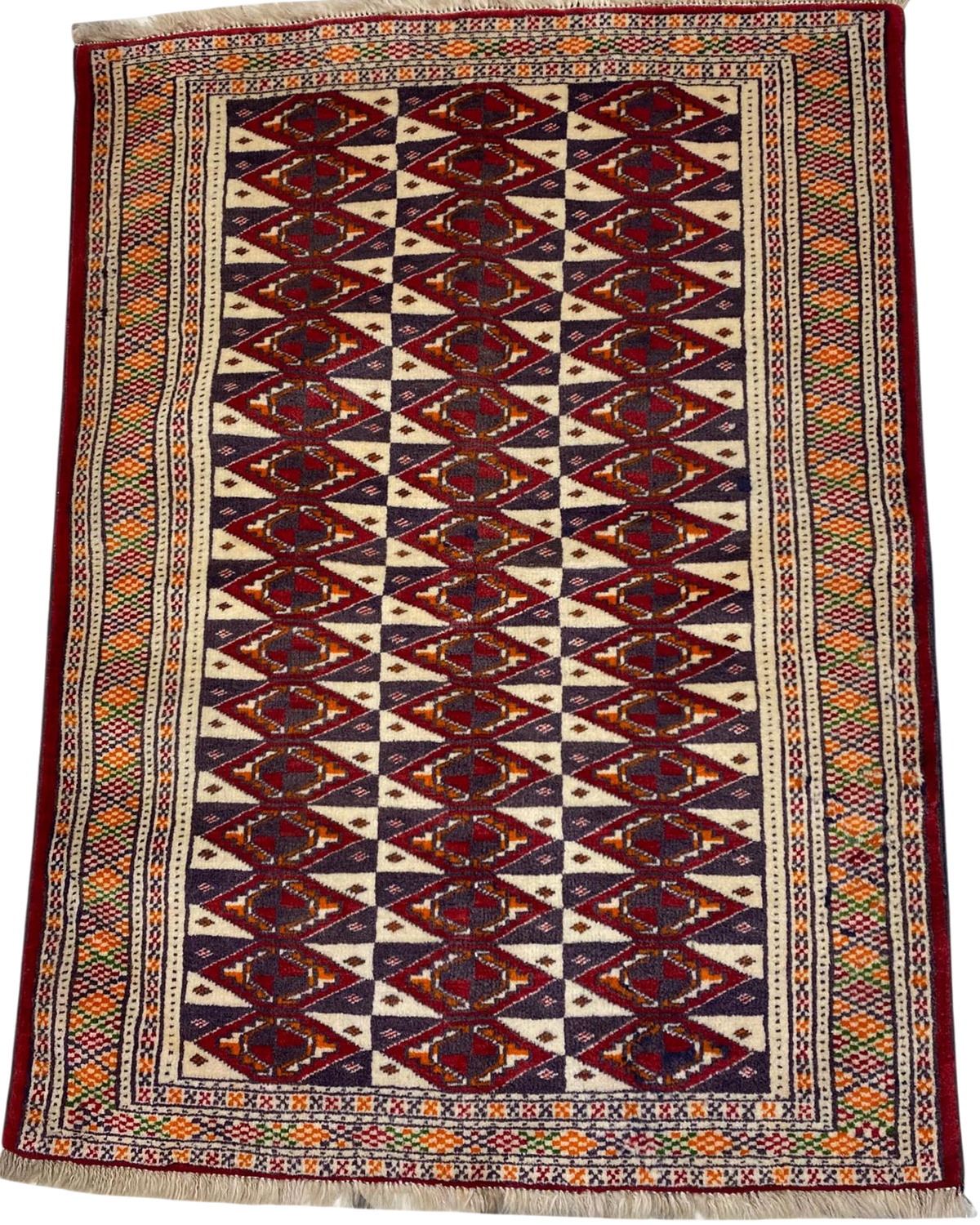 Tappeto Bukhara persiano usato 113x85 cm annodato a mano con motivi geometrici rossi, avorio e scuri
