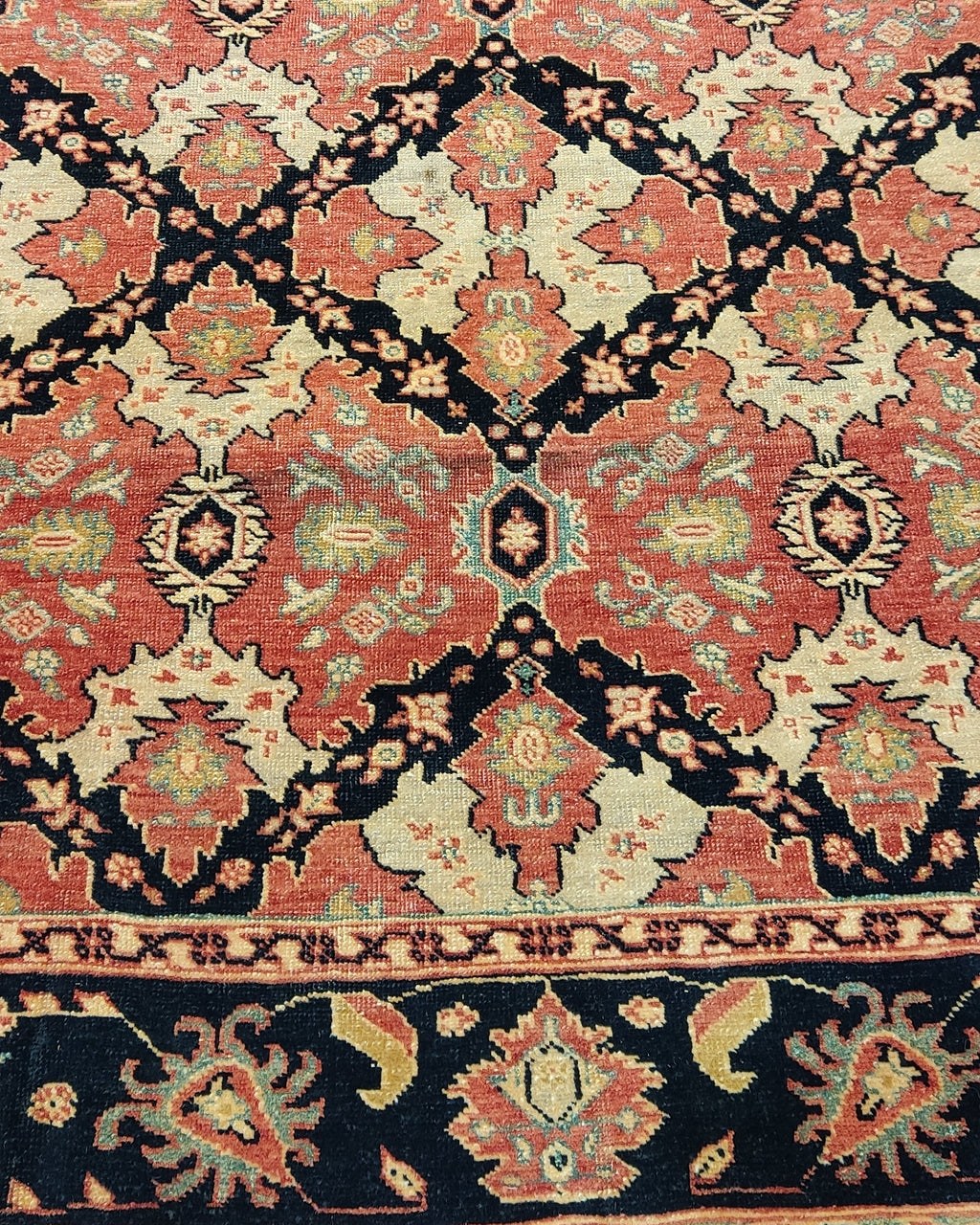 Tappeto persiano Choobi annodato a mano con motivi geometrici e floreali nei toni terracotta e avorio, misura 260x165 cm