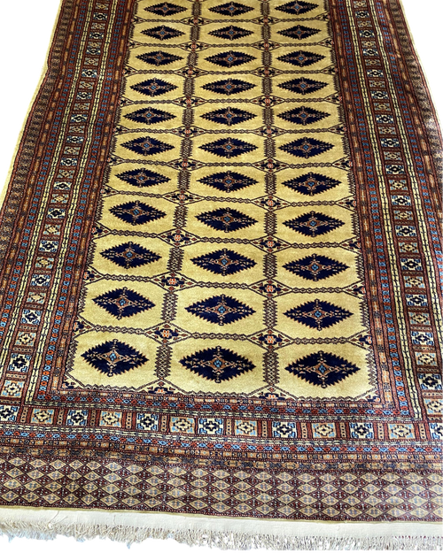 Tappeto Kashmir usato 230x155 cm con disegno geometrico su fondo avorio e motivi blu scuro