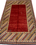 Tappeto Kazak usato 232x150 cm annodato a mano con campo rosso e bordure geometriche policrome