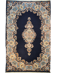 Tappeto persiano Kerman annodato a mano con fondo blu notte e raffinati motivi floreali, misura 240x160 cm