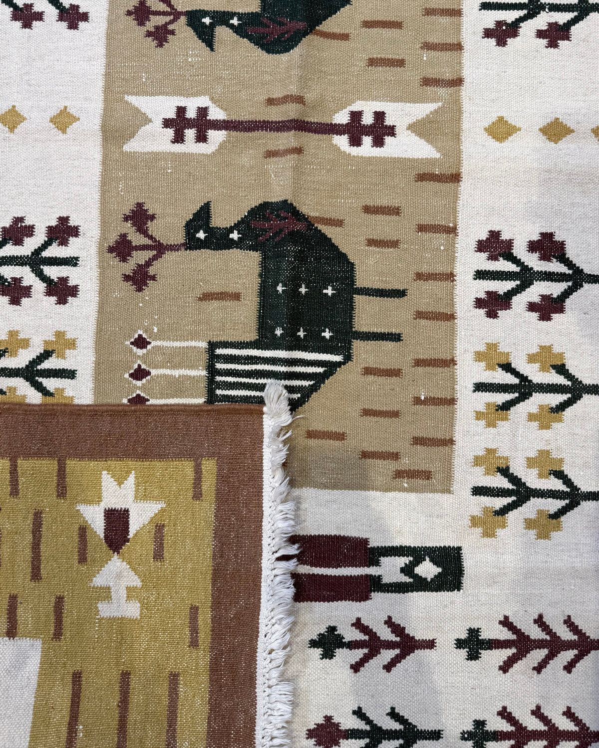 Dettaglio del retro del tappeto Kilim 195x137 cm