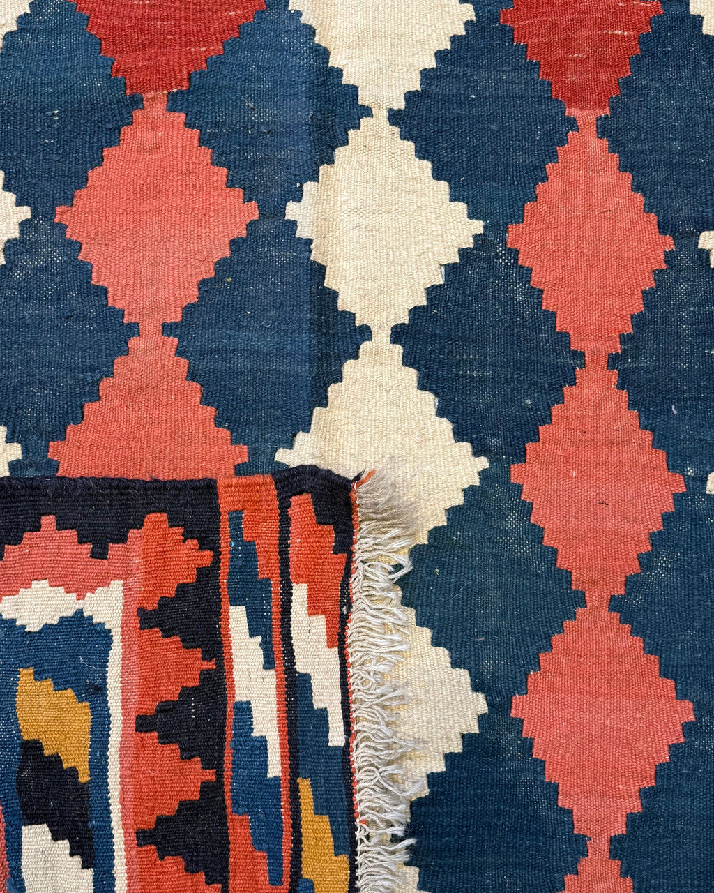 Dettaglio del retro del tappeto Kilim Persiano 223x150 cm