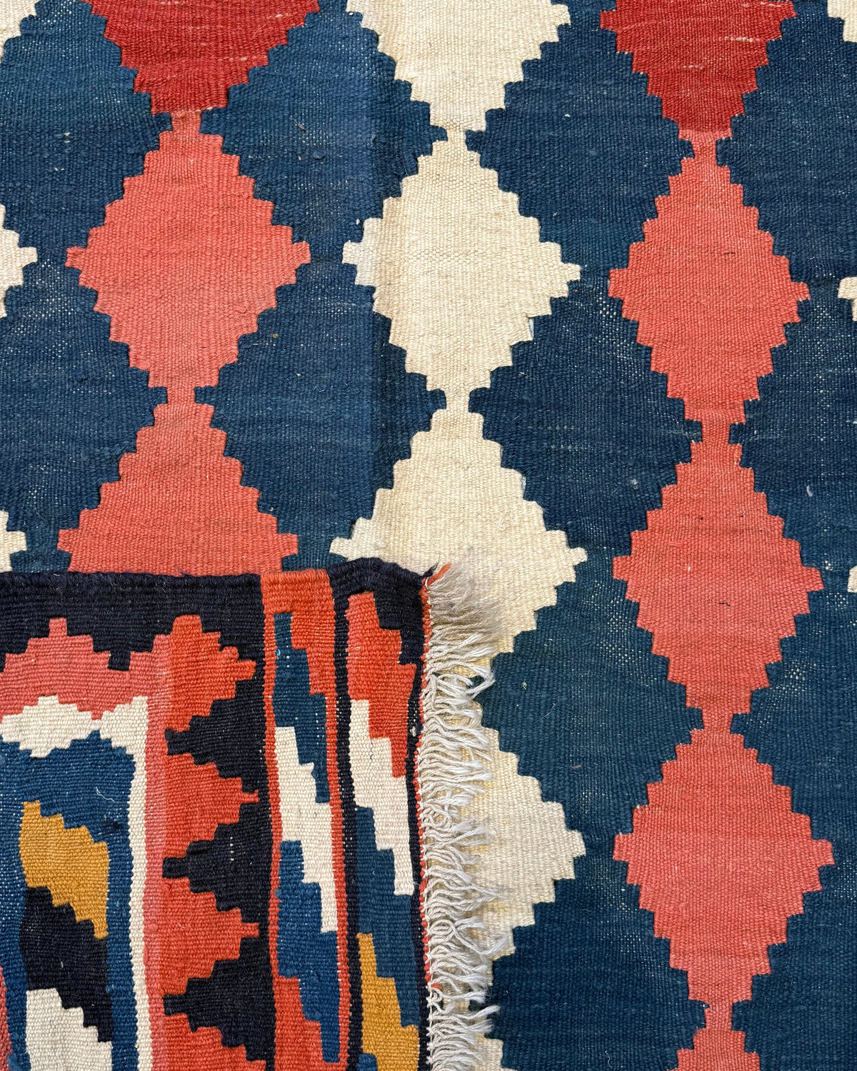 Dettaglio del retro del tappeto Kilim Persiano 223x150 cm