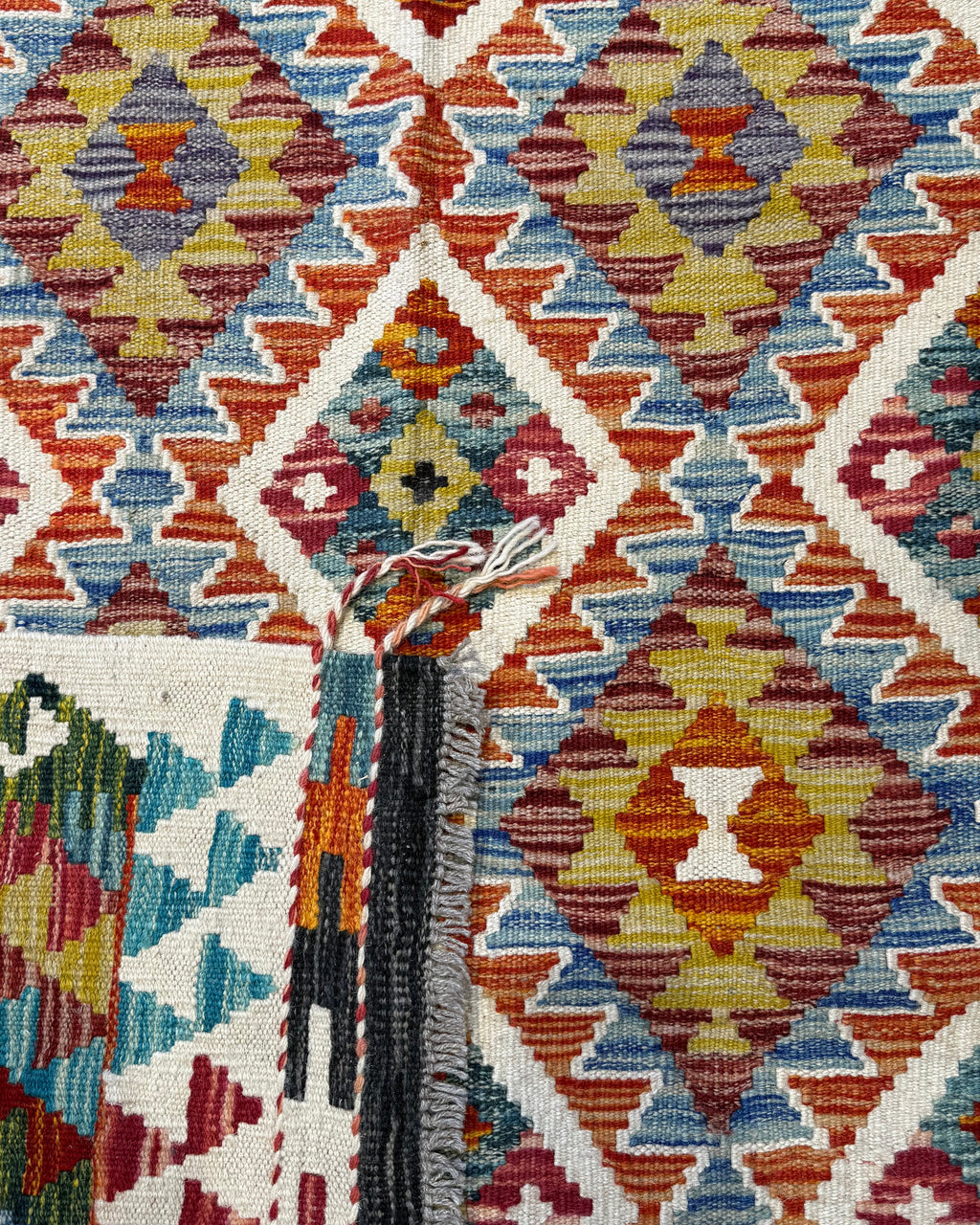 Dettaglio del retro del tappeto Kilim 174x127 cm