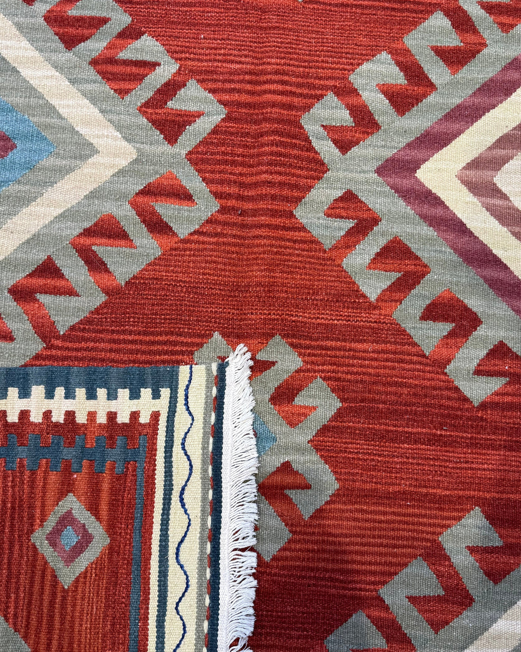 Dettaglio del retro del tappeto Kilim 220x160 cm