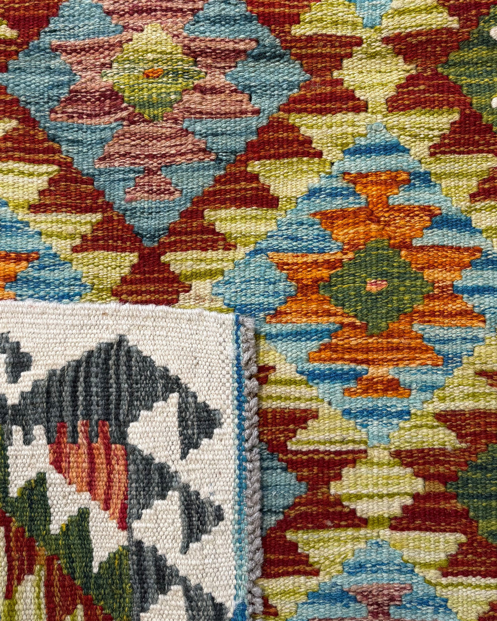 Dettaglio del retro del tappeto Kilim Afgano multicolore 132x83 cm