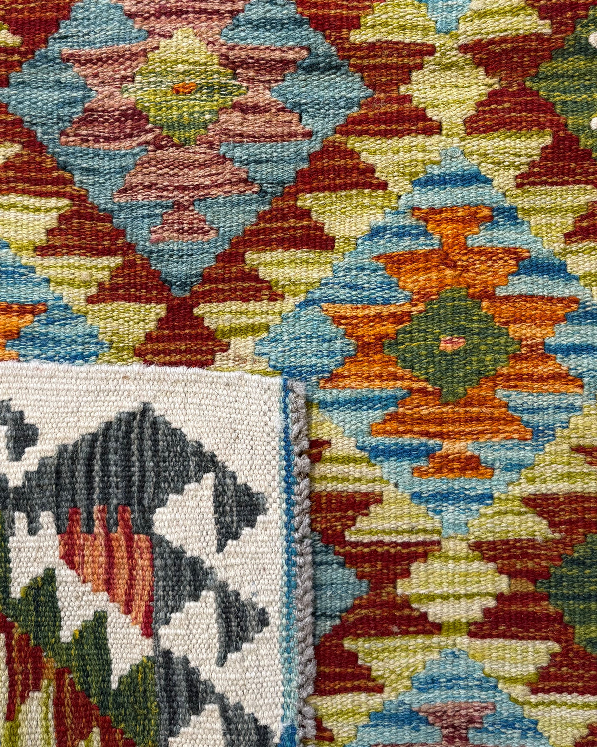 Dettaglio del retro del tappeto Kilim Afgano multicolore 132x83 cm