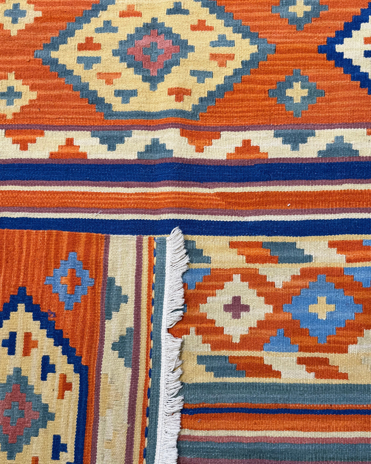 Dettaglio del retro del tappeto Kilim arancio 218x158 cm