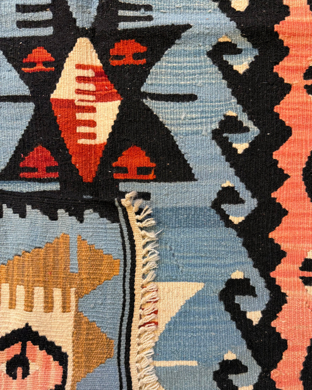 Dettaglio del retro del tappeto Kilim azzurro 155x106 cm