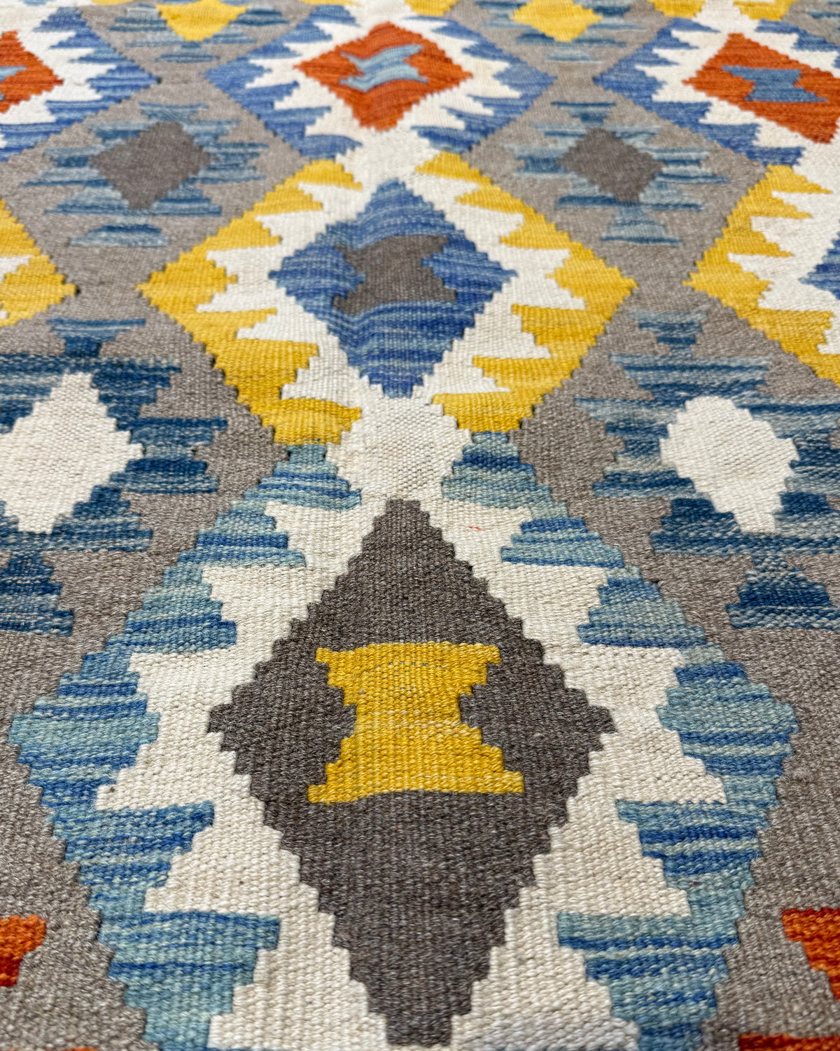 Dettaglio dei colori e della tessitura del tappeto Kilim azzurro 194x147 cm