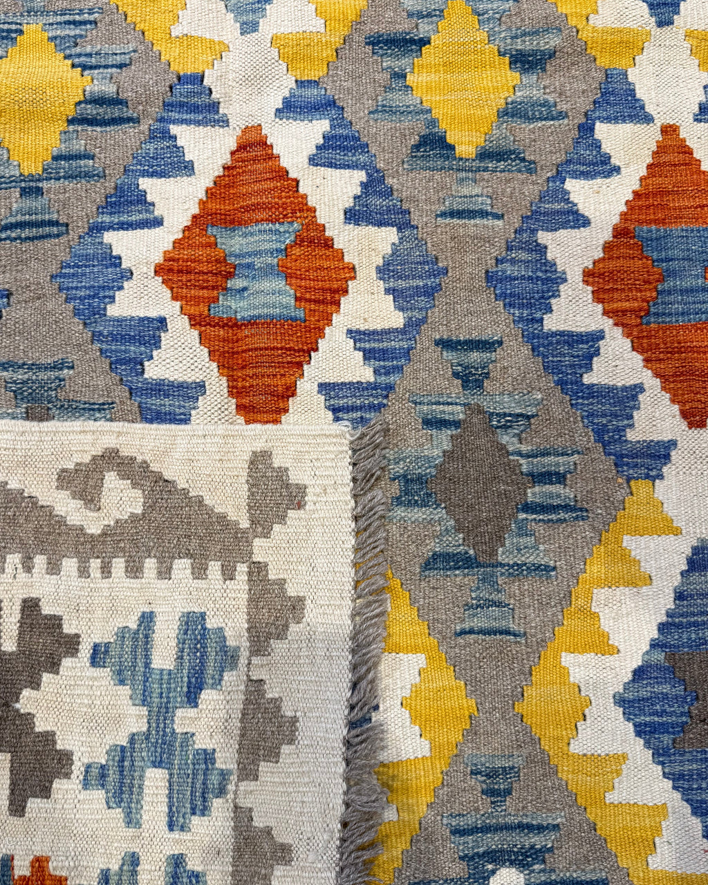 Dettaglio del retro del tappeto Kilim azzurro 194x147 cm