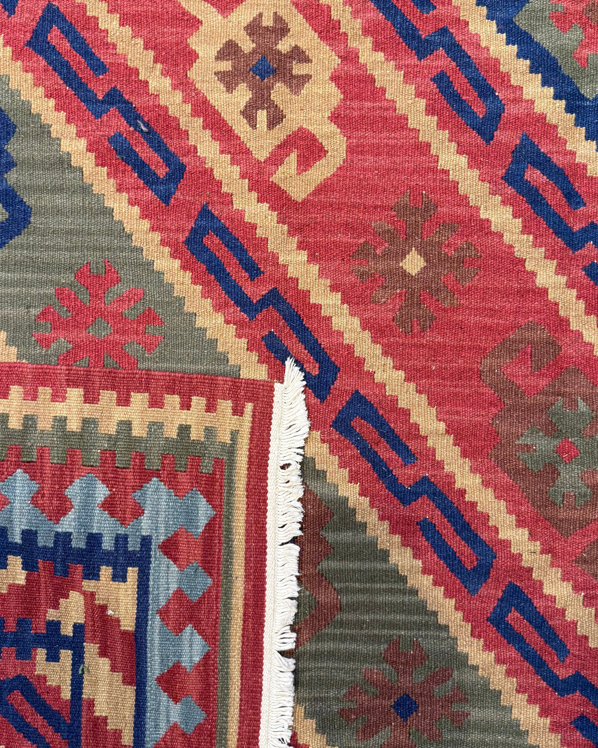 Dettaglio del retro del tappeto Kilim multicolore 220x160 cm