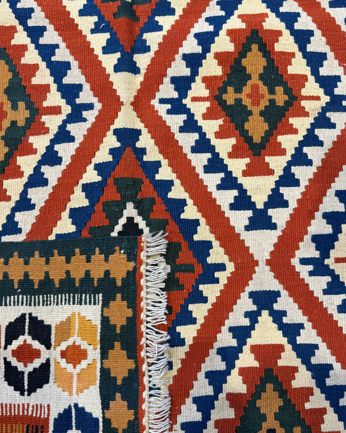 Dettaglio del retro del tappeto Kilim Persiano avorio 156x132 cm