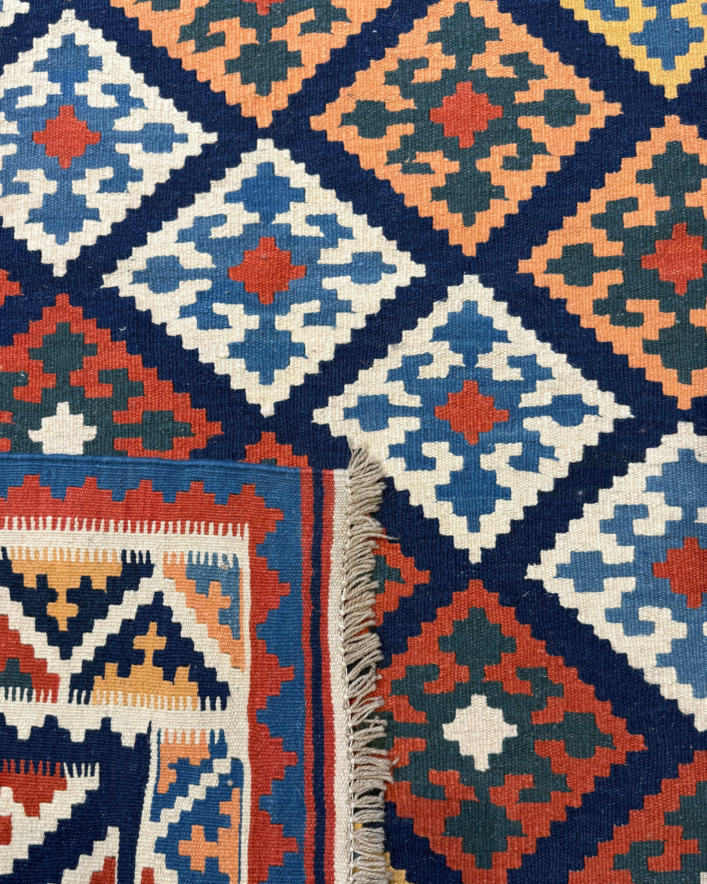 Dettaglio del retro del tappeto Kilim Persiano blu 194x155 cm