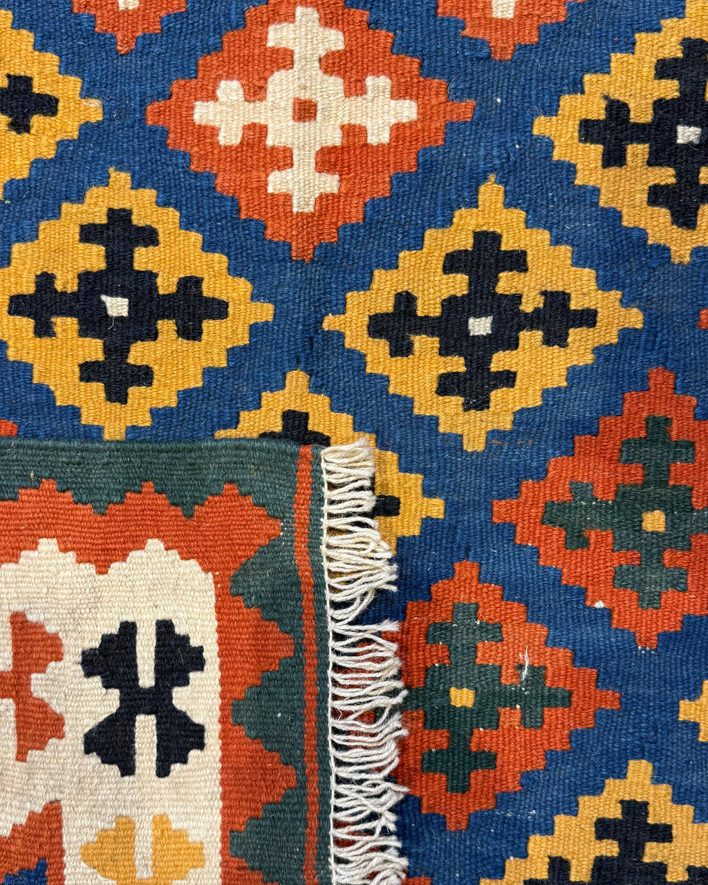 Dettaglio del retro del tappeto Kilim Persiano blu 180x120 cm