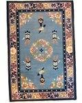 Tappeto Pechino annodato a mano con fondo azzurro e motivi decorativi della tradizione cinese, misura 180x123 cm