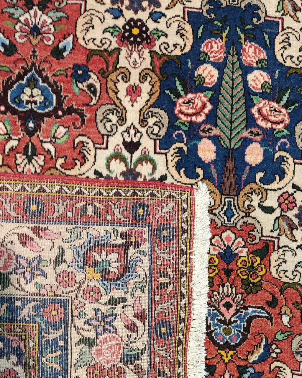 Tappeto persiano Bakhtiari annodato a mano con tradizionale disegno a giardino e motivi floreali policromi, misura 250x160 cm
