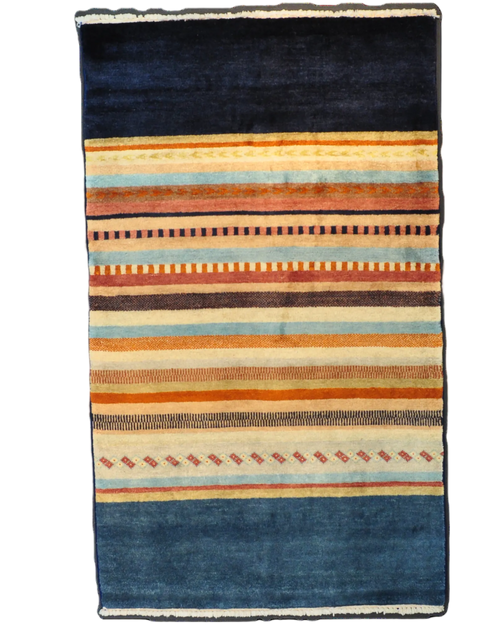 Tappeto persiano Gabbeh annodato a mano con righe multicolore su fondo blu, misura 154x106 cm